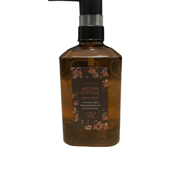 Aroma Aria Autumn Cottage Hand Wash | 13.5 oz Glass Bottle | Seasonal Luxury - Picture 1 of 1